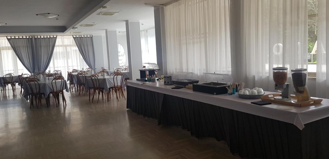Hotel Monaco Milano Marittima Exterior foto