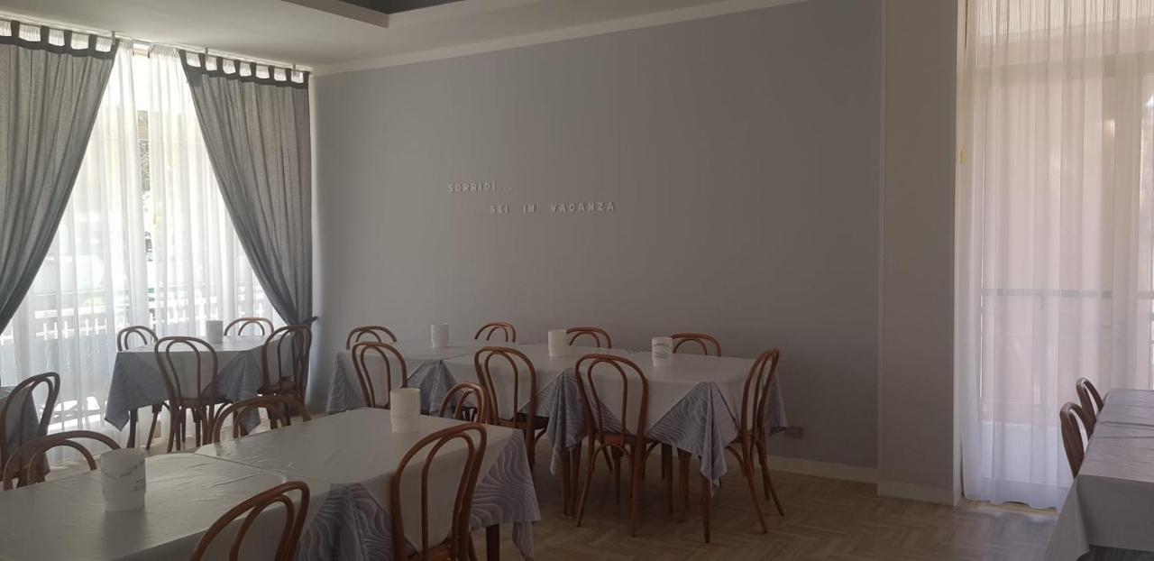 Hotel Monaco Milano Marittima Exterior foto
