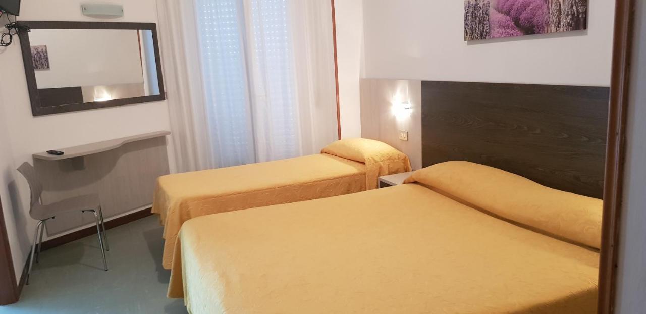 Hotel Monaco Milano Marittima Exterior foto