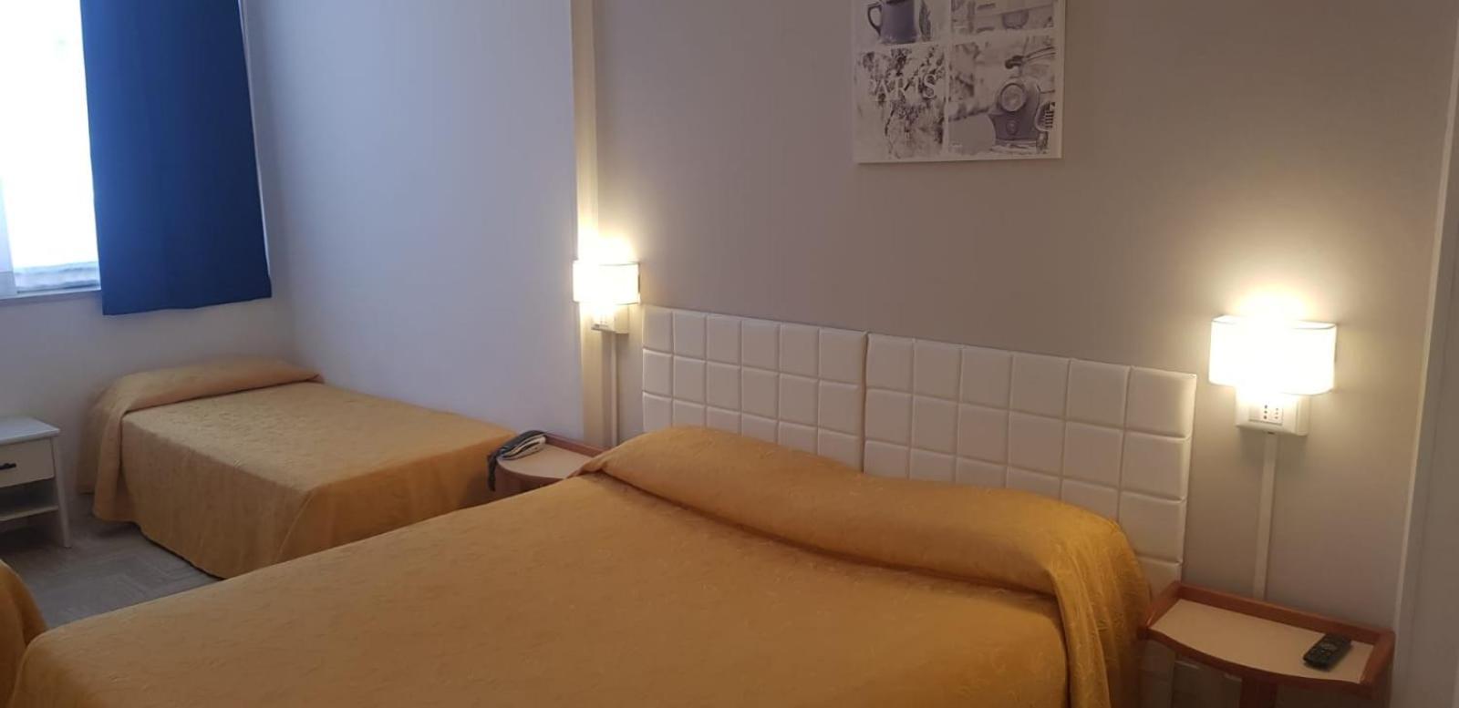 Hotel Monaco Milano Marittima Habitación foto